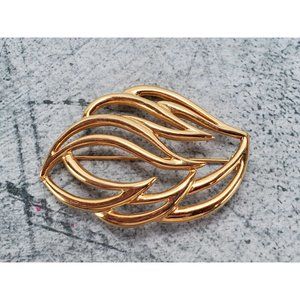Monet Gold Tone Flair Styled Brooch Pin